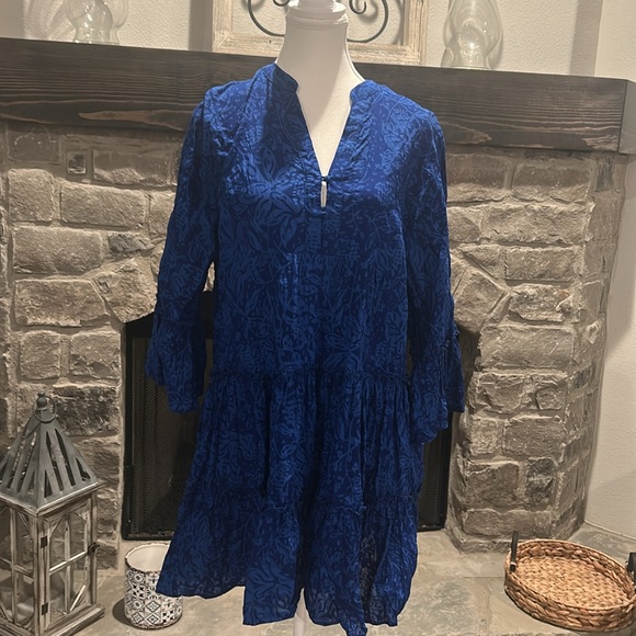 Tuckernuck Hyacinth House blue Tiered V-Neck Quidnet Mini Dress - Picture 4 of 8